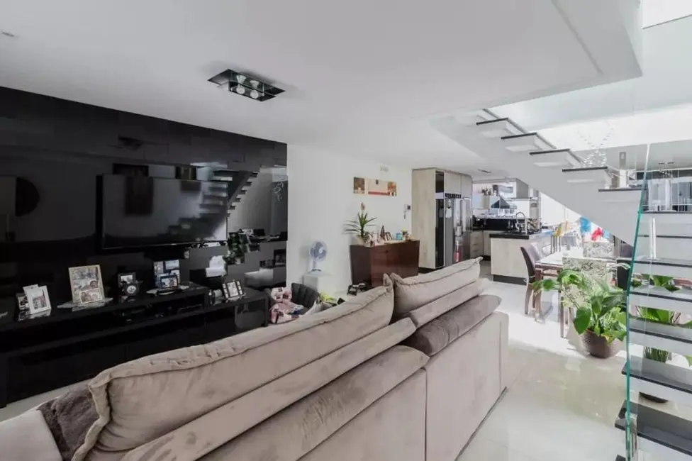 Sobrado com 3 quartos à venda, 256m2 em Santo Andre - SP - imagem 1 Foto 1 de Sobrado com 3 quartos à venda, 256m2 em Santo Andre - SP
