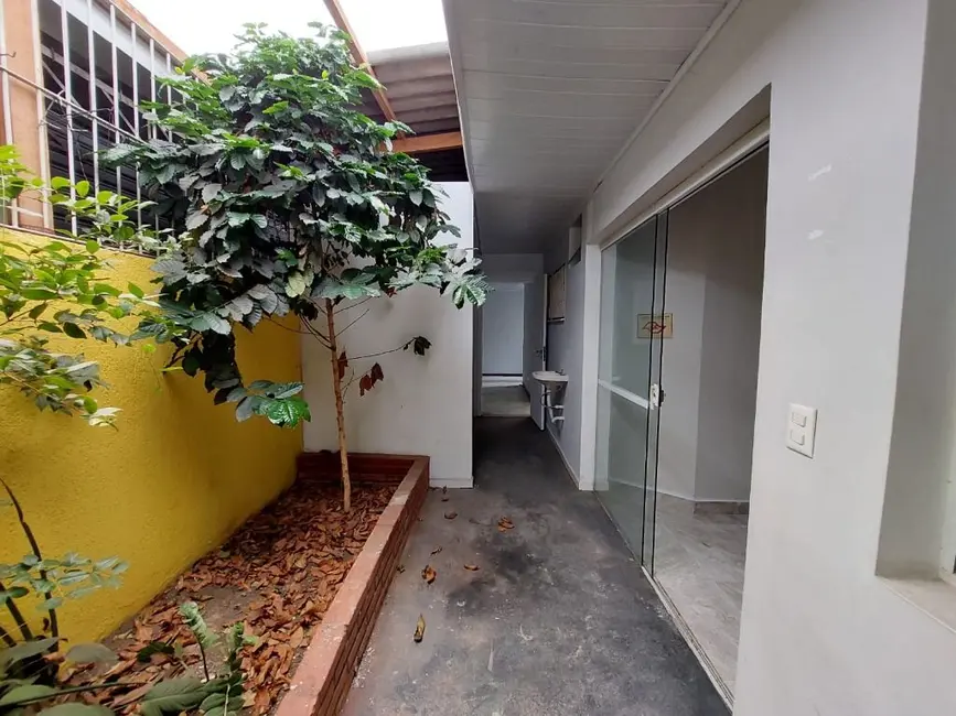 Foto 3 de Casa com 1 quarto para alugar, 344m2 em Vila Bastos, Santo Andre - SP