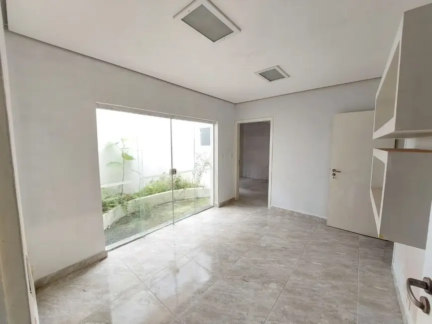 Foto 9 de Casa com 1 quarto para alugar, 344m2 em Vila Bastos, Santo Andre - SP
