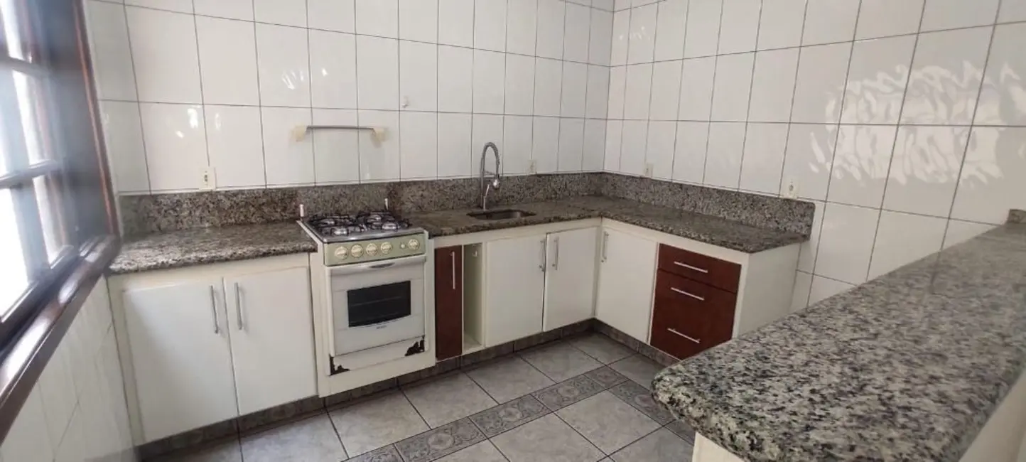 Foto 4 de Sobrado com 3 quartos à venda e para alugar, 125m2 em Vila Scarpelli, Santo Andre - SP