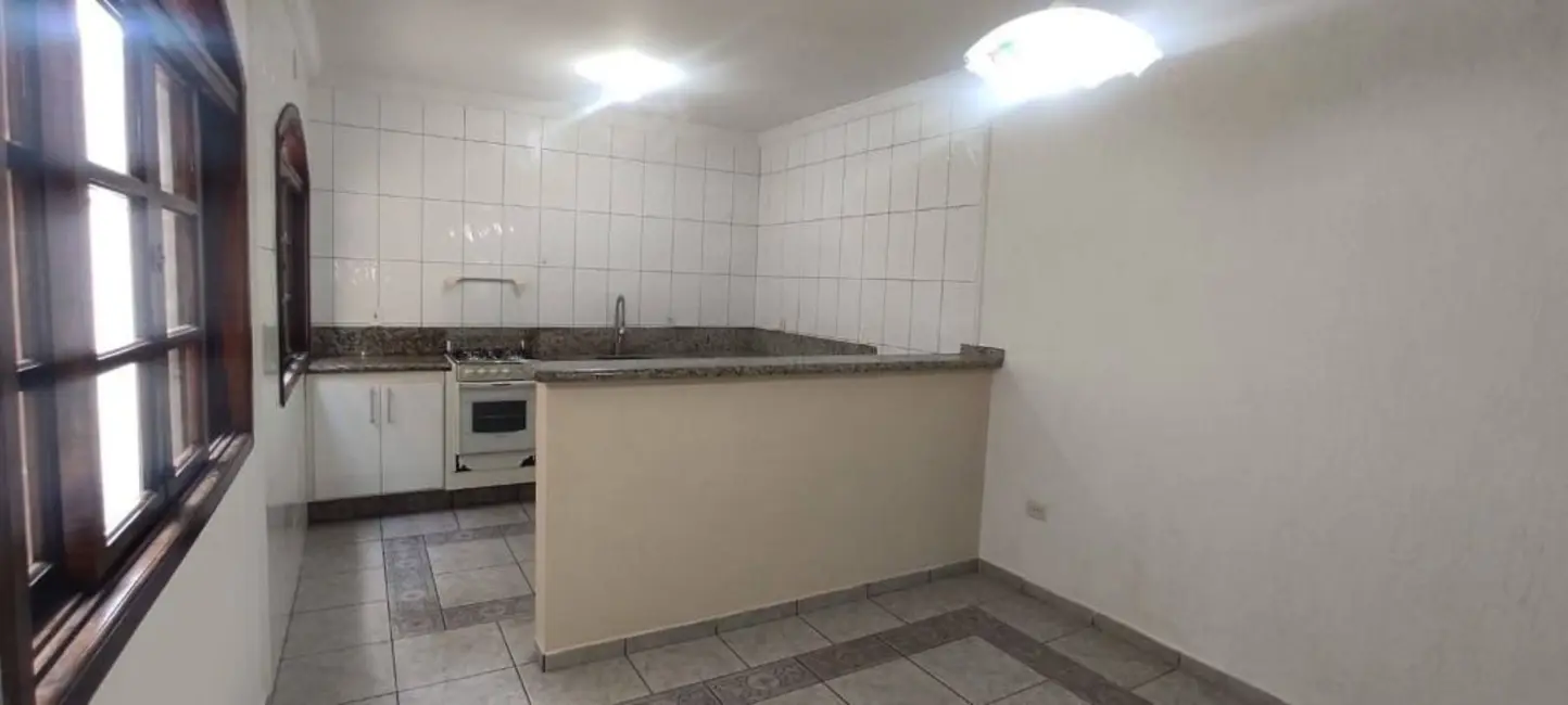 Foto 1 de Sobrado com 3 quartos à venda e para alugar, 125m2 em Vila Scarpelli, Santo Andre - SP