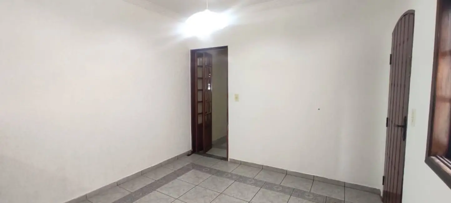 Foto 2 de Sobrado com 3 quartos à venda e para alugar, 125m2 em Vila Scarpelli, Santo Andre - SP