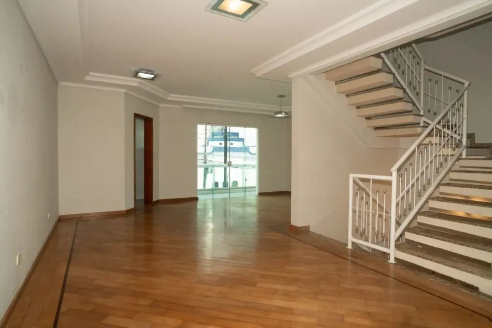 Foto 1 de Sobrado com 3 quartos à venda, 228m2 em Vila Gilda, Santo Andre - SP