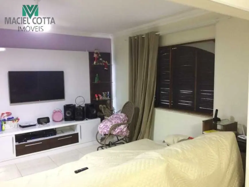 Foto 2 de Casa com 4 quartos à venda, 200m2 em Rio De Janeiro - RJ