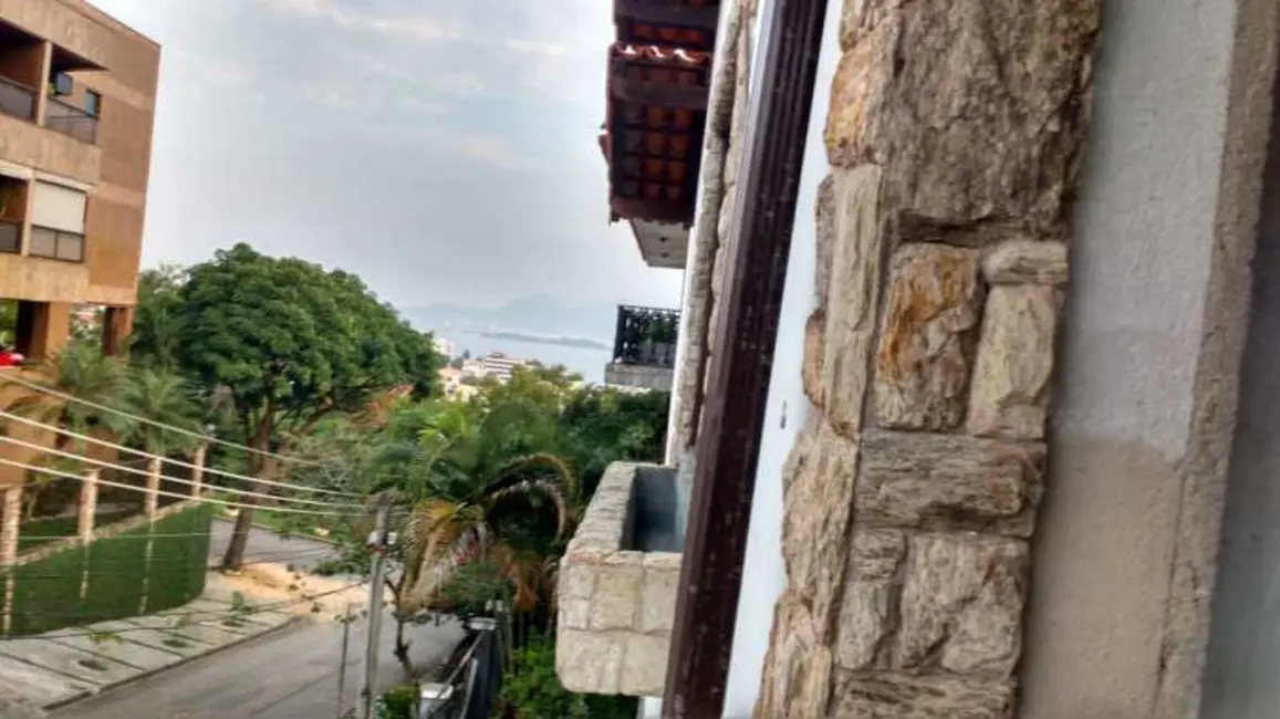 Casa com 3 quartos à venda, 360m2 em Rio De Janeiro - RJ - imagem 3 Foto 3 de Casa com 3 quartos à venda, 360m2 em Rio De Janeiro - RJ