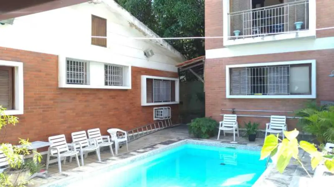 Foto 2 de Casa com 4 quartos à venda, 450m2 em Rio De Janeiro - RJ