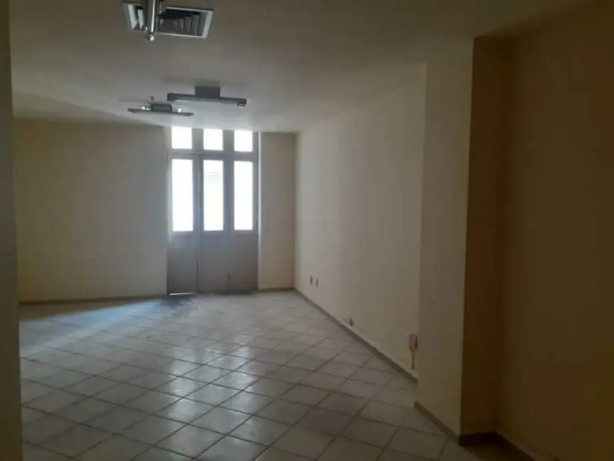 Sala Comercial à venda e para alugar, 36m2 em Rio De Janeiro - RJ - imagem 4 Foto 4 de Sala Comercial à venda e para alugar, 36m2 em Rio De Janeiro - RJ
