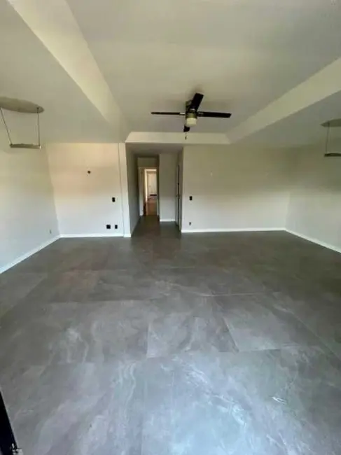 Apartamento com 4 quartos para alugar, 200m2 em Rio De Janeiro - RJ - imagem 5 Foto 5 de Apartamento com 4 quartos para alugar, 200m2 em Rio De Janeiro - RJ