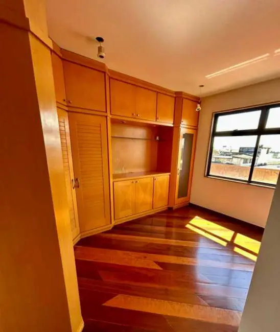 Apartamento com 4 quartos para alugar, 200m2 em Rio De Janeiro - RJ - imagem 6 Foto 6 de Apartamento com 4 quartos para alugar, 200m2 em Rio De Janeiro - RJ