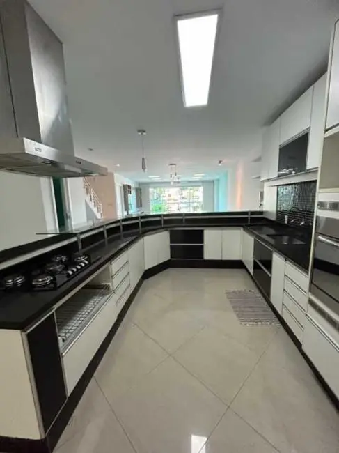 Casa com 4 quartos à venda, 400m2 em Rio De Janeiro - RJ - imagem 6 Foto 6 de Casa com 4 quartos à venda, 400m2 em Rio De Janeiro - RJ