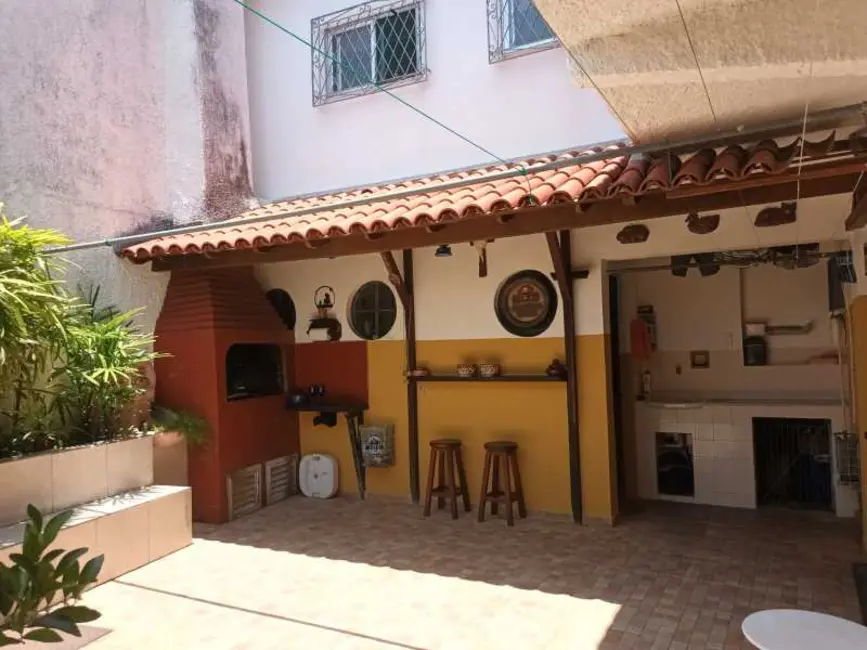 Foto 2 de Casa com 4 quartos à venda, 150m2 em Rio De Janeiro - RJ