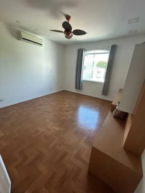 Casa com 4 quartos à venda, 300m2 em Rio De Janeiro - RJ - imagem 5 Foto 5 de Casa com 4 quartos à venda, 300m2 em Rio De Janeiro - RJ
