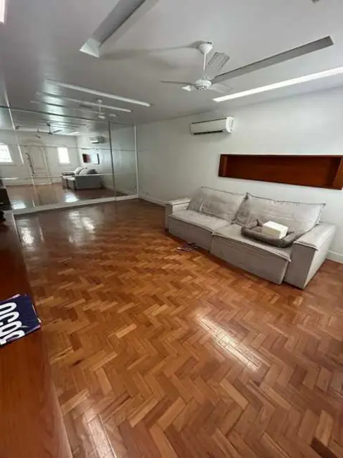 Foto 2 de Casa com 4 quartos à venda, 300m2 em Rio De Janeiro - RJ