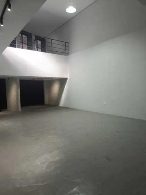 Armazém / Galpão à venda e para alugar, 184m2 em Rio De Janeiro - RJ - imagem 4 Foto 4 de Armazém / Galpão à venda e para alugar, 184m2 em Rio De Janeiro - RJ