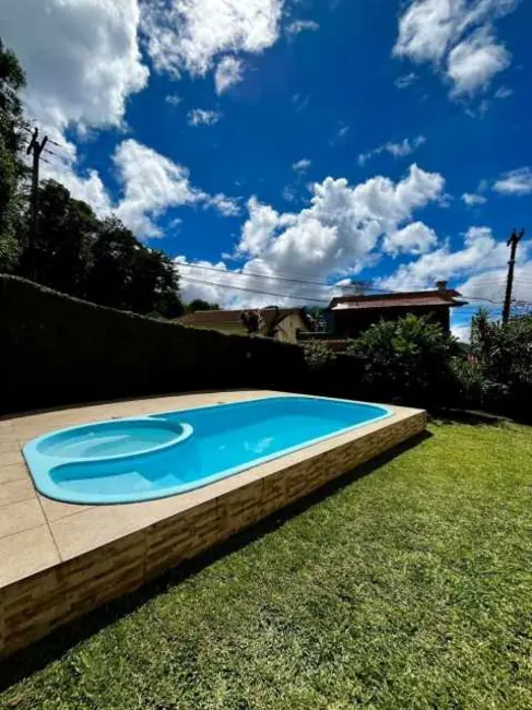 Casa com 3 quartos à venda, 256m2 em Teresopolis - RJ - imagem 3 Foto 3 de Casa com 3 quartos à venda, 256m2 em Teresopolis - RJ