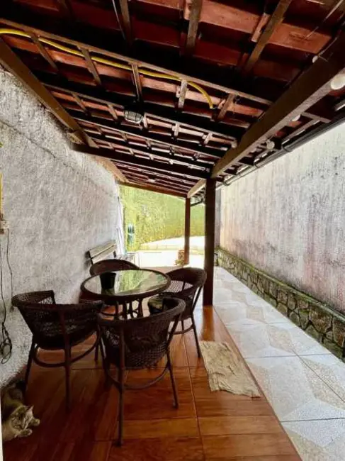 Casa com 3 quartos à venda, 256m2 em Teresopolis - RJ - imagem 4 Foto 4 de Casa com 3 quartos à venda, 256m2 em Teresopolis - RJ