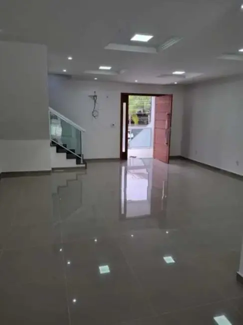 Foto 1 de Casa com 4 quartos à venda, 300m2 em Rio De Janeiro - RJ