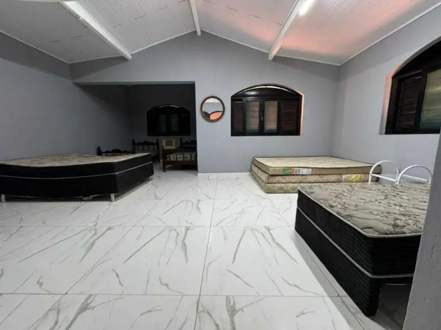 Foto 3 de Casa com 5 quartos à venda, 1800m2 em Saquarema - RJ