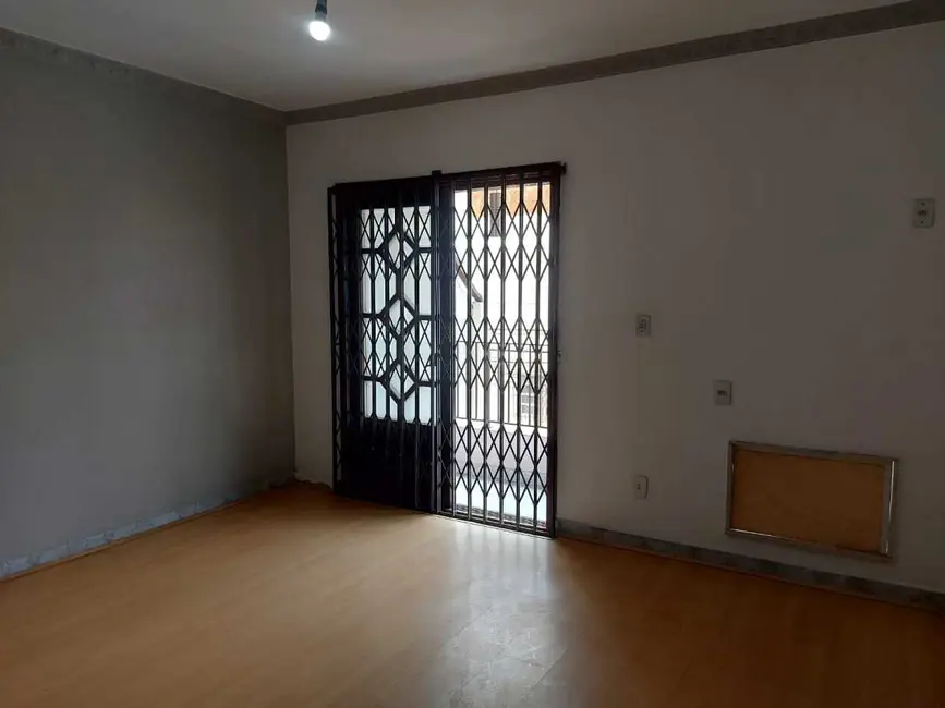 Casa com 5 quartos à venda, 240m2 em Rio De Janeiro - RJ - imagem 4 Foto 4 de Casa com 5 quartos à venda, 240m2 em Rio De Janeiro - RJ