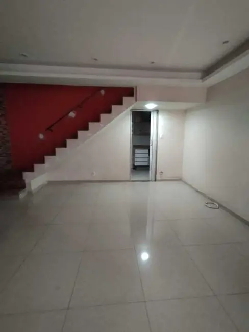Casa com 2 quartos à venda, 70m2 em Rio De Janeiro - RJ - imagem 3 Foto 3 de Casa com 2 quartos à venda, 70m2 em Rio De Janeiro - RJ