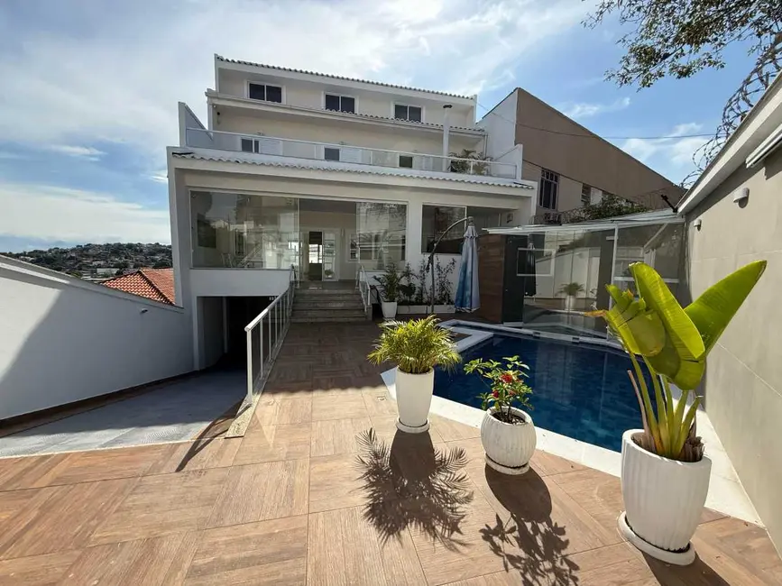 Foto 3 de Casa com 4 quartos à venda, 450m2 em Rio De Janeiro - RJ