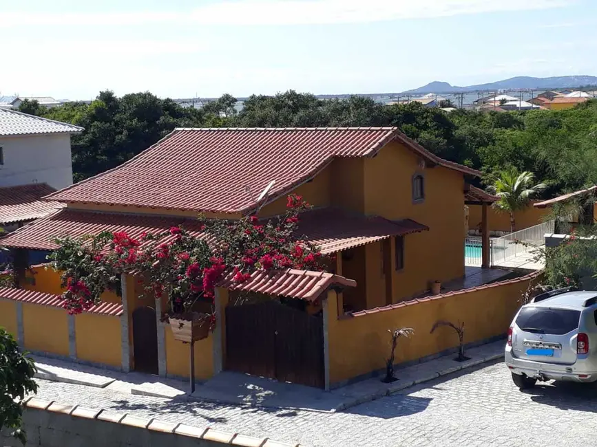 Foto 1 de Casa de Condomínio com 3 quartos à venda, 140m2 em Arraial Do Cabo - RJ