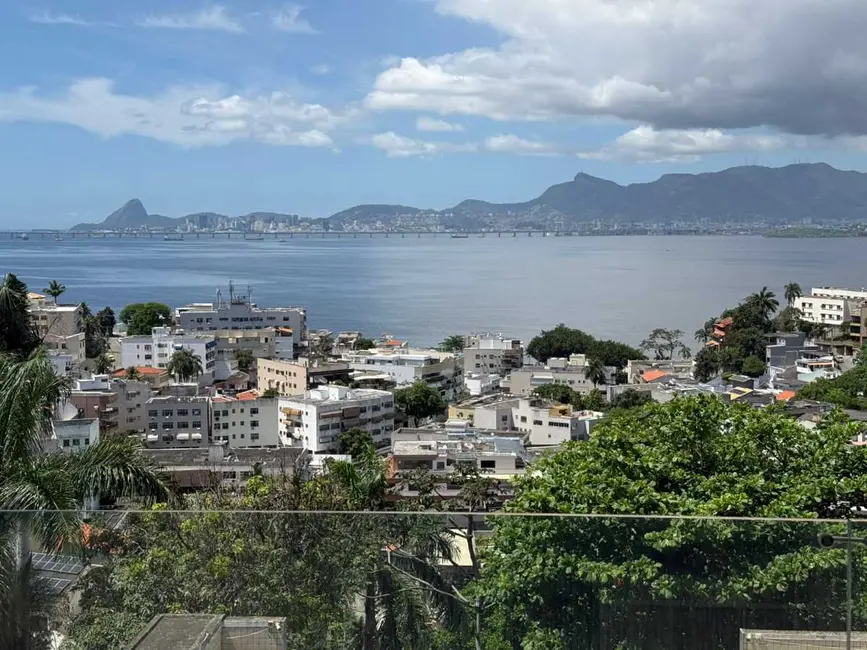 Foto 3 de Casa com 6 quartos para alugar, 768m2 em Rio De Janeiro - RJ