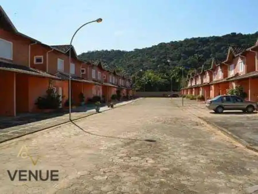 Foto 1 de Sobrado com 2 quartos à venda, 90m2 em Massaguaçu, Caraguatatuba - SP