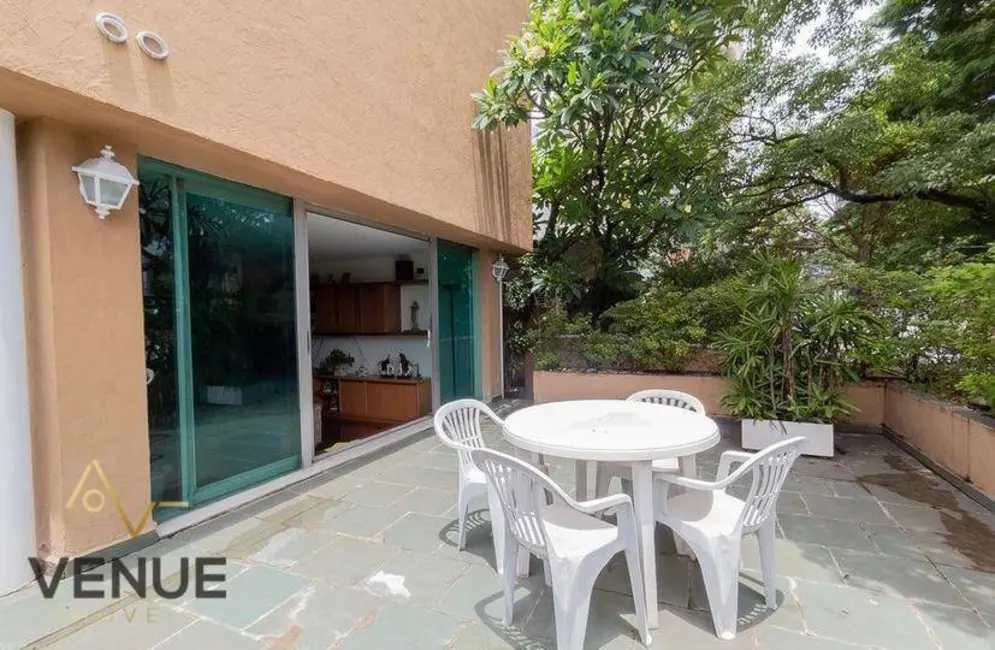 Sobrado com 3 quartos à venda, 360m2 em Sumaré, São Paulo - SP - imagem 8 Foto 8 de Sobrado com 3 quartos à venda, 360m2 em Sumaré, São Paulo - SP