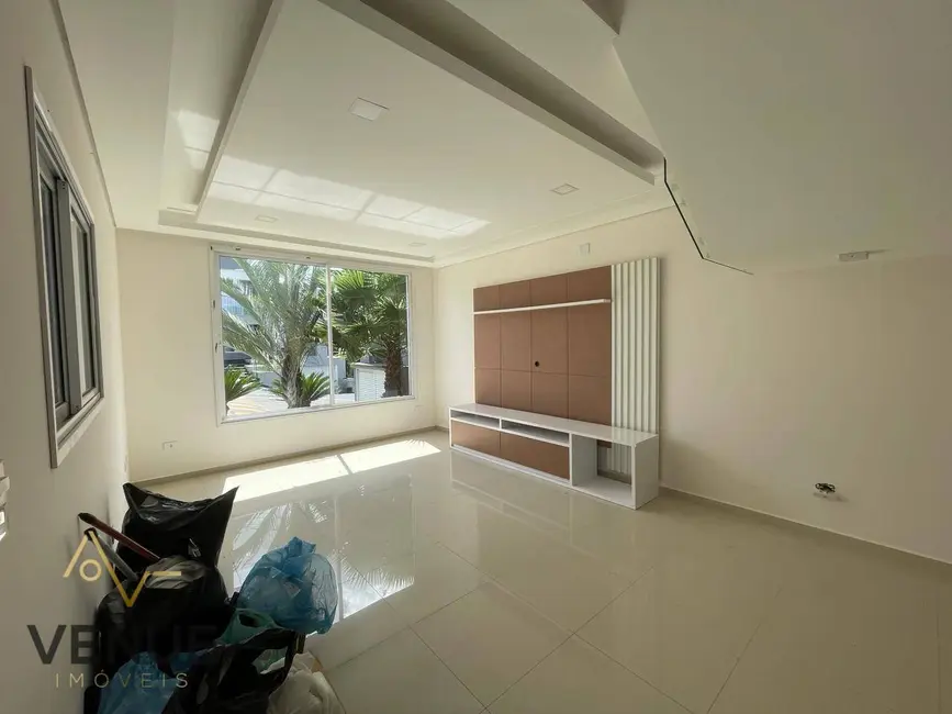 Foto 3 de Sobrado com 3 quartos à venda e para alugar, 260m2 em Residencial Real Park, Aruja - SP