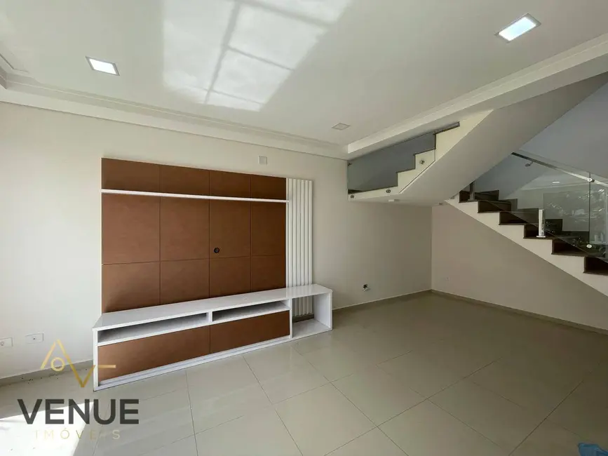 Foto 7 de Sobrado com 3 quartos à venda e para alugar, 260m2 em Residencial Real Park, Aruja - SP