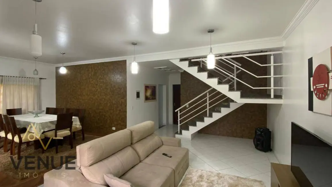 Sobrado com 4 quartos à venda, 270m2 em Jardim Modelo, Suzano - SP - imagem 4 Foto 4 de Sobrado com 4 quartos à venda, 270m2 em Jardim Modelo, Suzano - SP