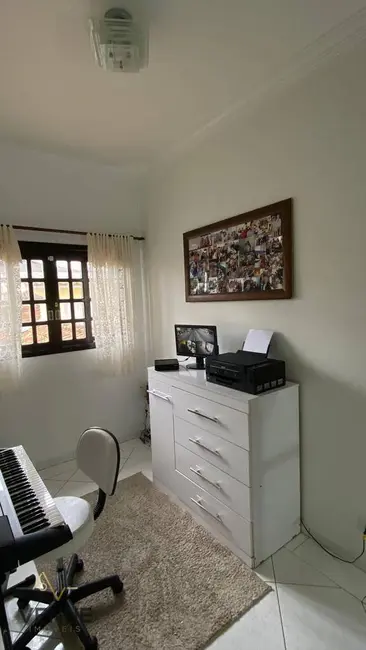 Sobrado com 4 quartos à venda, 270m2 em Jardim Modelo, Suzano - SP - imagem 5 Foto 5 de Sobrado com 4 quartos à venda, 270m2 em Jardim Modelo, Suzano - SP