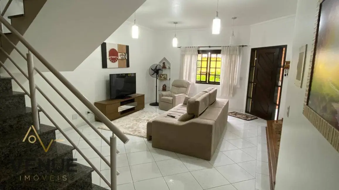 Sobrado com 4 quartos à venda, 270m2 em Jardim Modelo, Suzano - SP - imagem 3 Foto 3 de Sobrado com 4 quartos à venda, 270m2 em Jardim Modelo, Suzano - SP