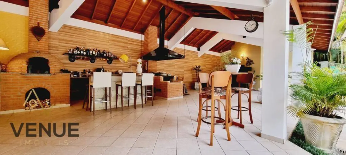 Foto 2 de Sobrado com 4 quartos à venda, 580m2 em Centro, Aruja - SP