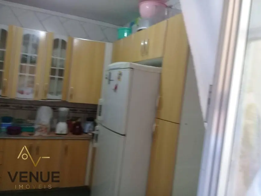 Foto 5 de Sobrado com 6 quartos à venda, 240m2 em Jardim Iva, São Paulo - SP