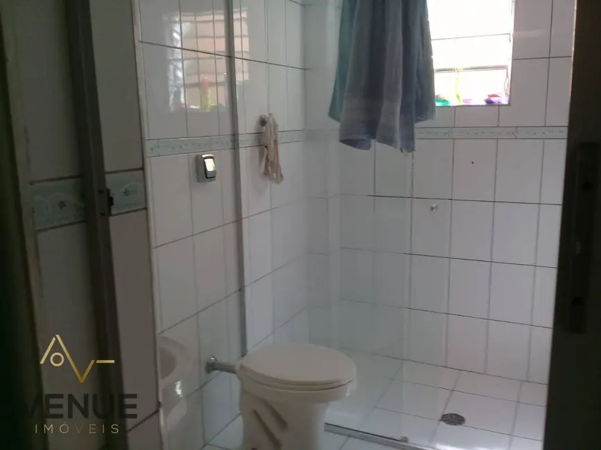 Foto 2 de Sobrado com 6 quartos à venda, 240m2 em Jardim Iva, São Paulo - SP