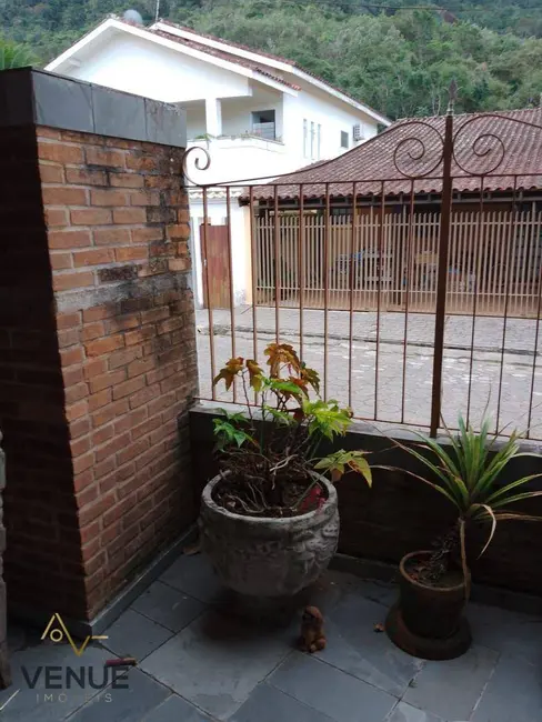 Foto 3 de Casa com 2 quartos à venda, 331m2 em Sumaré, Caraguatatuba - SP