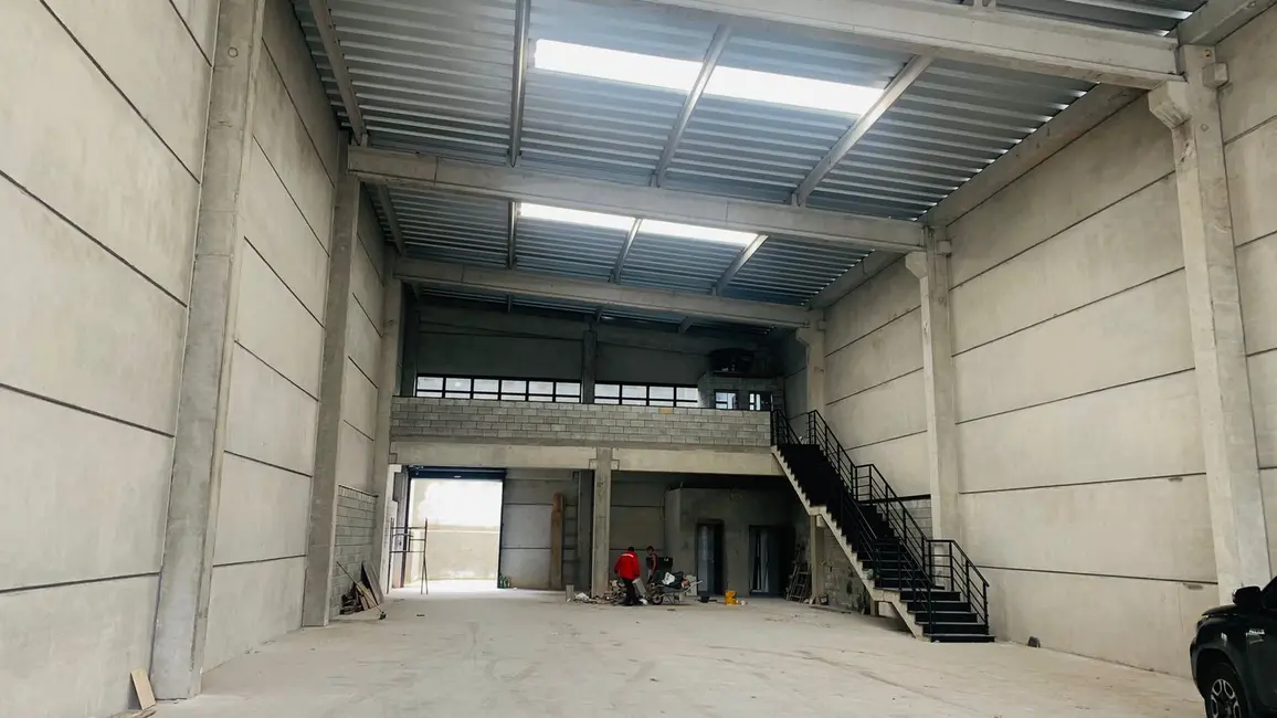 Foto 2 de Armazém / Galpão para alugar, 842m2 em Centro, Aruja - SP