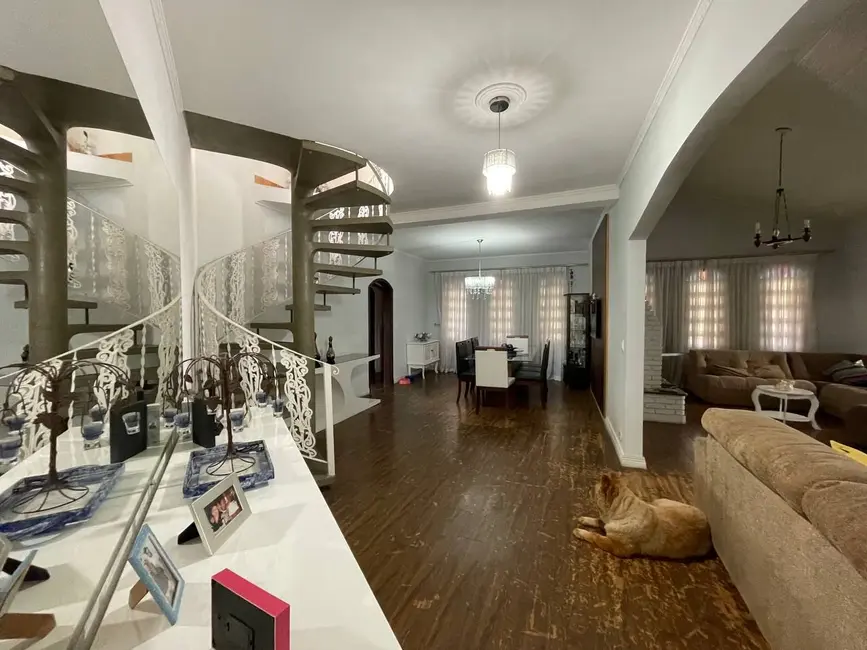 Foto 6 de Casa de Condomínio com 3 quartos à venda e para alugar, 300m2 em Caputera, Aruja - SP