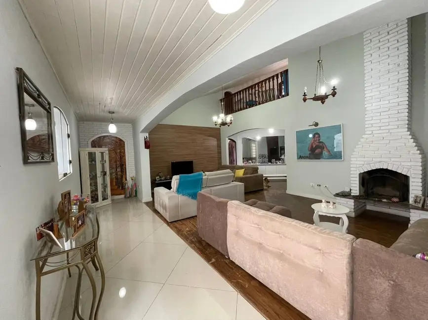 Foto 5 de Casa de Condomínio com 3 quartos à venda e para alugar, 300m2 em Caputera, Aruja - SP