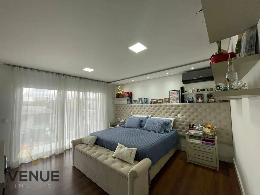 Foto 3 de Casa de Condomínio com 4 quartos à venda, 300m2 em Perová, Aruja - SP