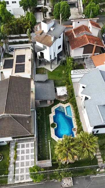 Casa de Condomínio com 3 quartos para alugar, 600m2 em Perová, Aruja - SP - imagem 1 Foto 1 de Casa de Condomínio com 3 quartos para alugar, 600m2 em Perová, Aruja - SP