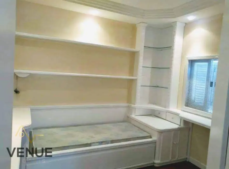 Casa de Condomínio com 3 quartos para alugar, 600m2 em Perová, Aruja - SP - imagem 8 Foto 8 de Casa de Condomínio com 3 quartos para alugar, 600m2 em Perová, Aruja - SP