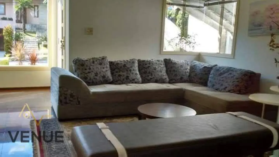 Casa de Condomínio com 3 quartos para alugar, 600m2 em Perová, Aruja - SP - imagem 5 Foto 5 de Casa de Condomínio com 3 quartos para alugar, 600m2 em Perová, Aruja - SP