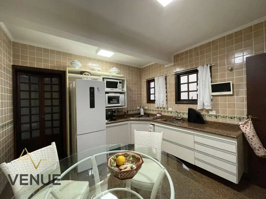 Foto 8 de Casa de Condomínio com 5 quartos à venda, 300m2 em Caputera, Aruja - SP