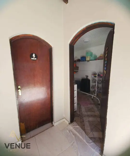 Foto 4 de Casa com 5 quartos à venda, 300m2 em Portão, Aruja - SP