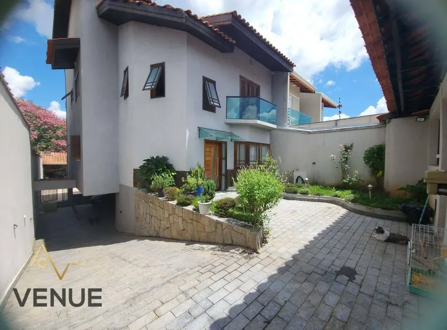 Foto 2 de Casa com 5 quartos à venda, 300m2 em Portão, Aruja - SP