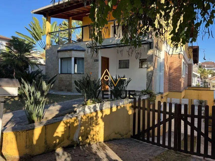 Casa de Condomínio com 3 quartos à venda, 300m2 em Perová, Aruja - SP - imagem 4 Foto 4 de Casa de Condomínio com 3 quartos à venda, 300m2 em Perová, Aruja - SP