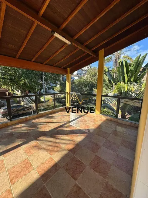 Casa de Condomínio com 3 quartos à venda, 300m2 em Perová, Aruja - SP - imagem 8 Foto 8 de Casa de Condomínio com 3 quartos à venda, 300m2 em Perová, Aruja - SP